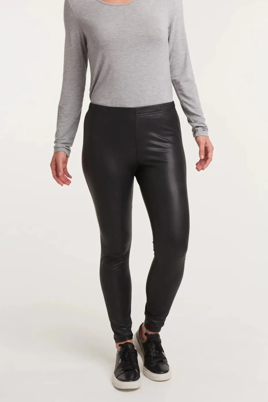 Eb & Ive Universal Legging in Black